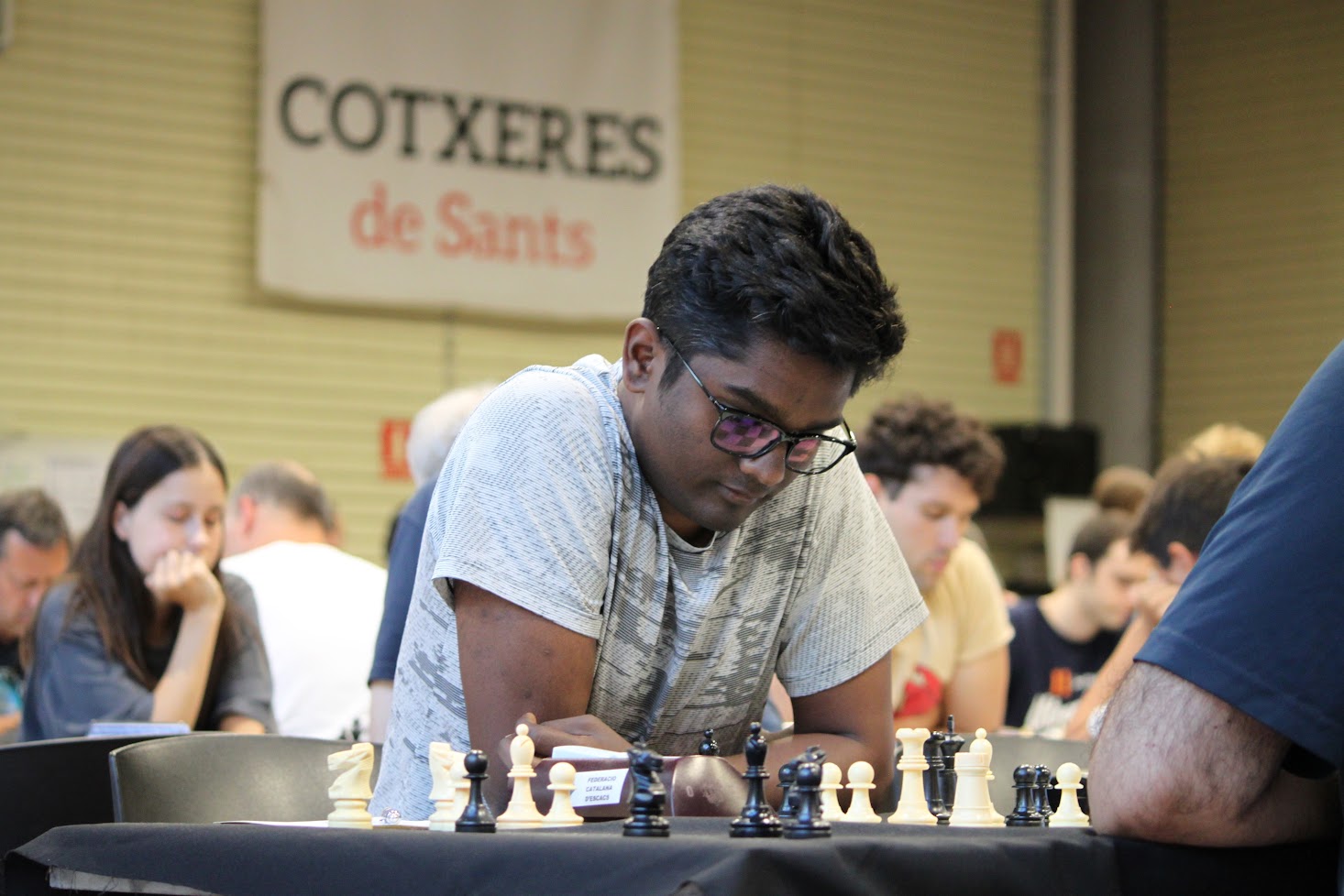Arun Manukonda playing chess at Cotxeres de Sants, Barcelona